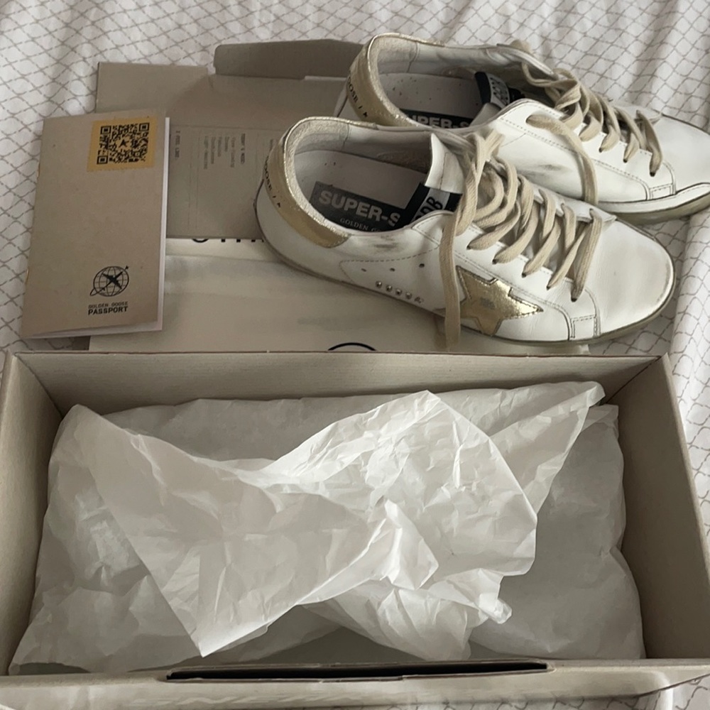 Gold golden goose superstars
